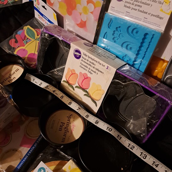 NWT- Spring in WINTER! Caterpillar Cake Pan,Tulip Cakelets Fondant Confections - Picture 4 of 9